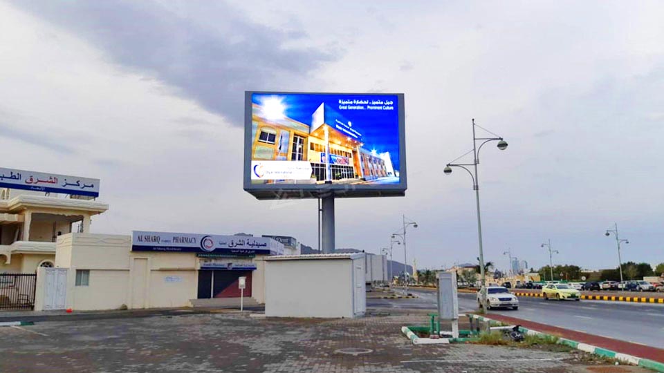 UAE Giant Outdoor Adverting Double Sides LED Screen - 2015-2023 LEDFUL