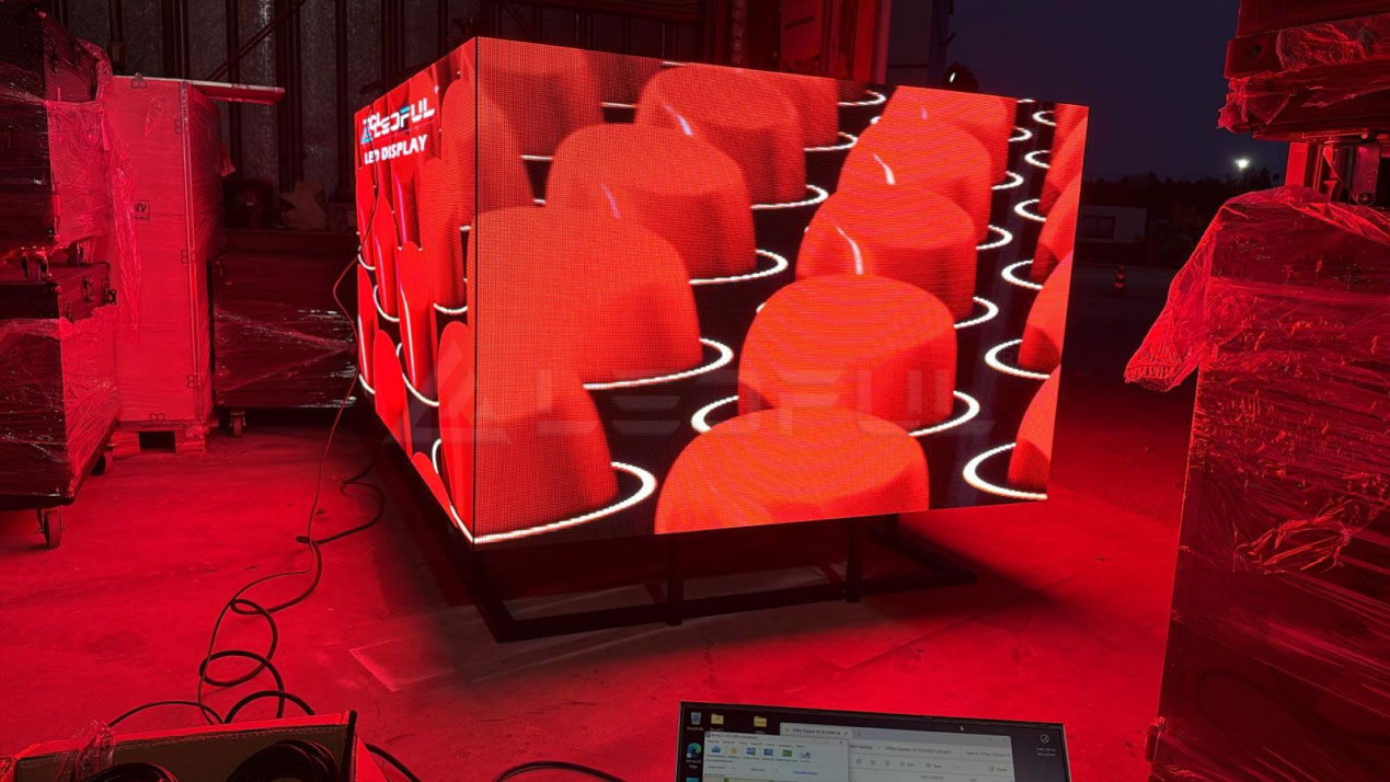drive-smarter-with-ledful-advanced-customized-led-displays-for-truck3.jpg