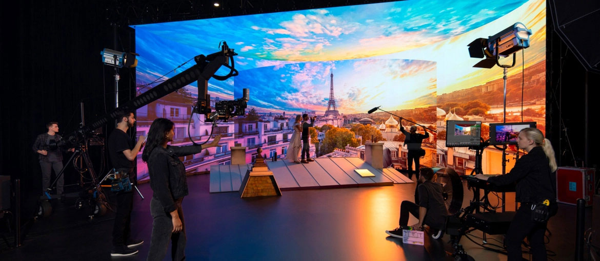 the-future-of-filmmaking-xr-virtual-technology-in-display2.jpg the-future-of-filmmaking-xr-virtual-technology-in-display2.jpg