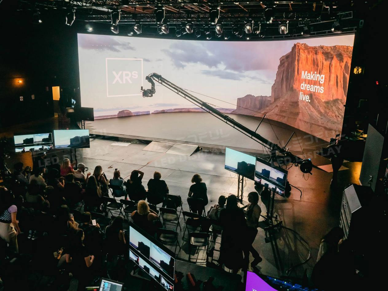 xr-display-series-a-new-chapter-in-filmmaking3.jpg xr-display-series-a-new-chapter-in-filmmaking3.jpg