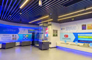 self-adhesive-transparent-film-screen2