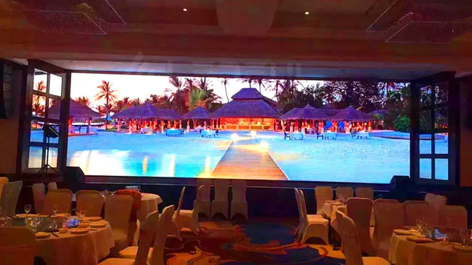 front-maintenance-led-screen-in-restaurant-3