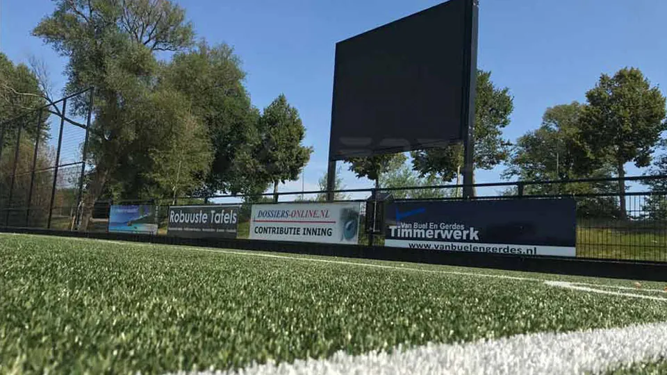 netherlands-pole-mounted-advertising-display-2