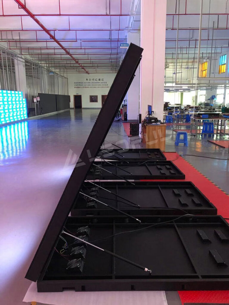 strong-gas-struts-hold-the-cover-cabinet