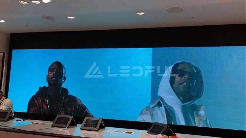 switzerland-store-led-advertising-screen1