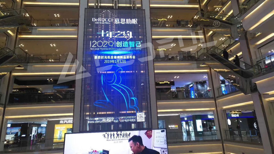 transparent-giant-led-video-wall-in-shopping-mall1