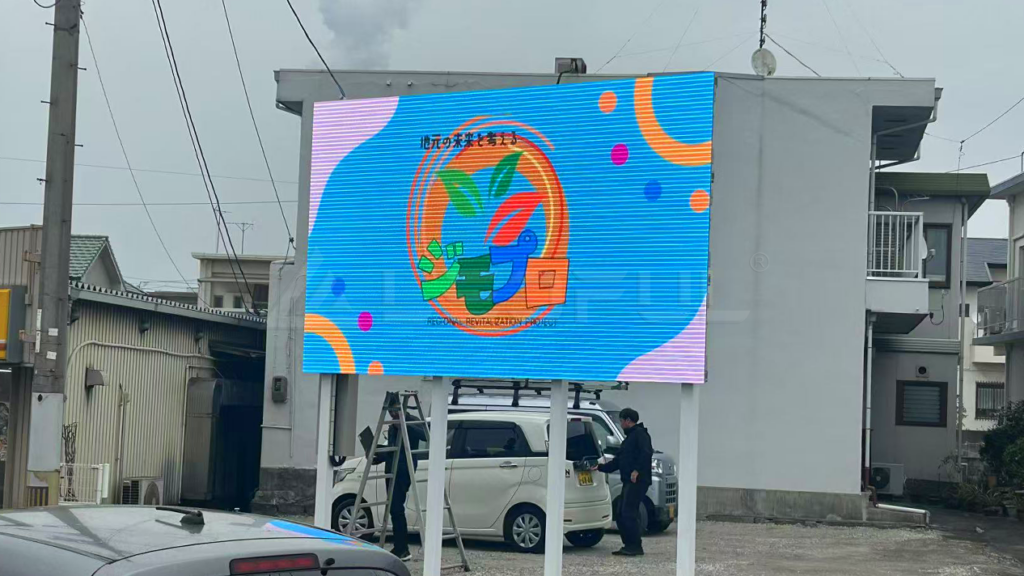 LEDFUL Outdoor FS PRO Screen for Advertising-1