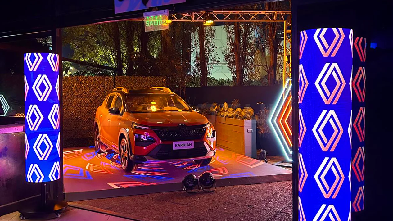 Amazing LED FLOOR Screen for a Auto Show in Uruguay-2