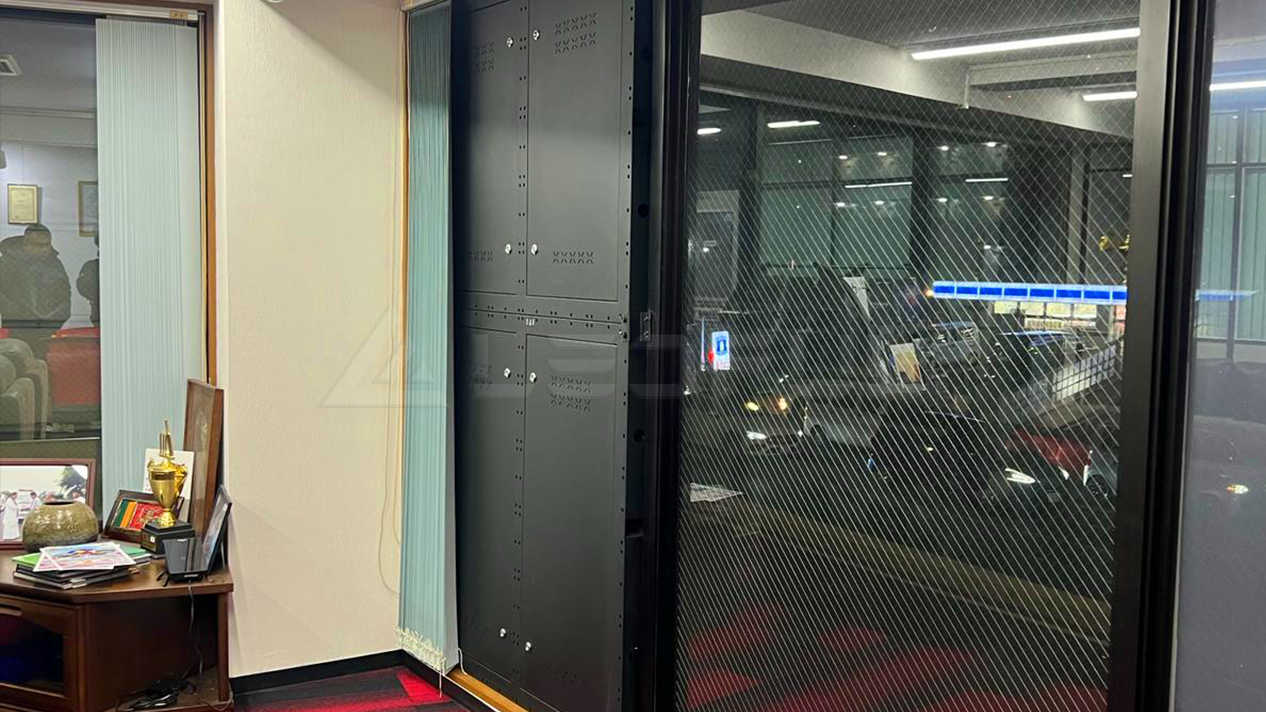 High Bright Outdoor Use Screen Fixed behind Glass-2