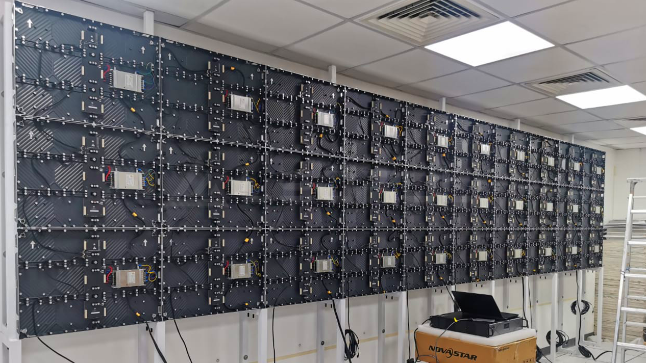 LEDFUL Indoor Fine Pitch LED Screen In Oman-1